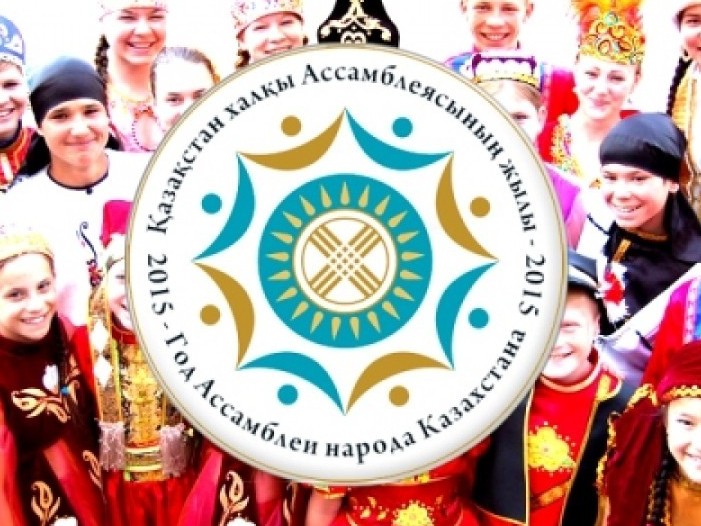 QHA volonterleri Biz birgemiz respýblıkalyq aksııasyna qatysty