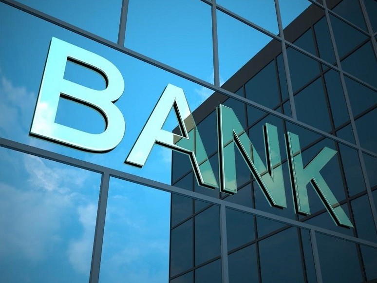 Almaty bankteri óz qyzmetin ýaqytsha toqtatty