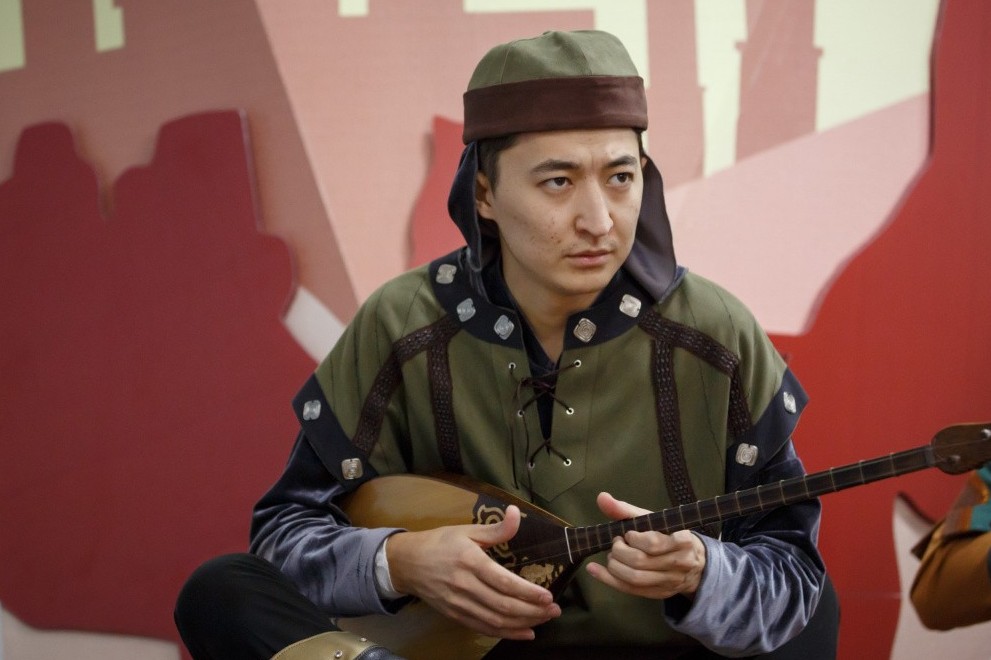 24 jastaǵy Aıbek «Altyn Orda» kúıin shyǵardy