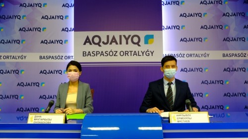 Ár páterden bir adam ǵana syrtqa shyǵady