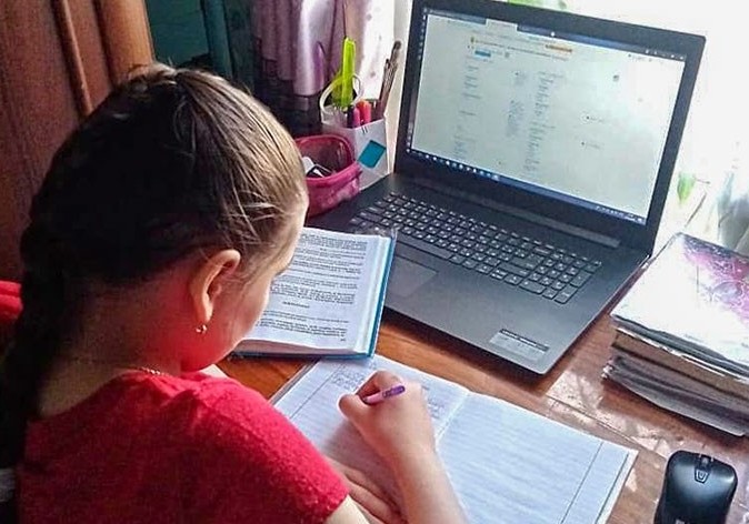 Qaraǵandy oblysynyń mektepteri qashyqtan oqytýdy bastaıdy