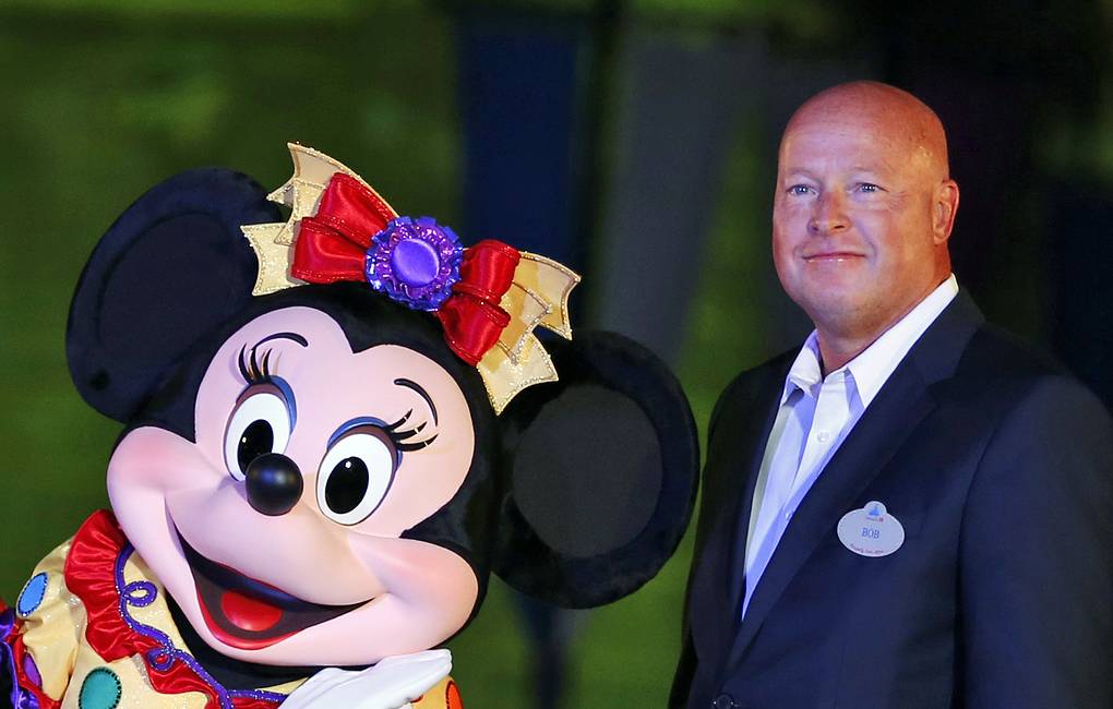 Dısneı basshysy Pandemııaǵa baılanysty aılyǵyn qysqartty