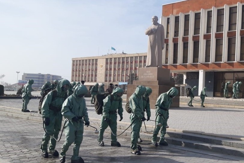 Bıologııalyq qorǵanys bólimsheleri Qazaqstannyń toǵyz qalalasynda dezınfeksııalaý jumystaryn júrgizip jatyr