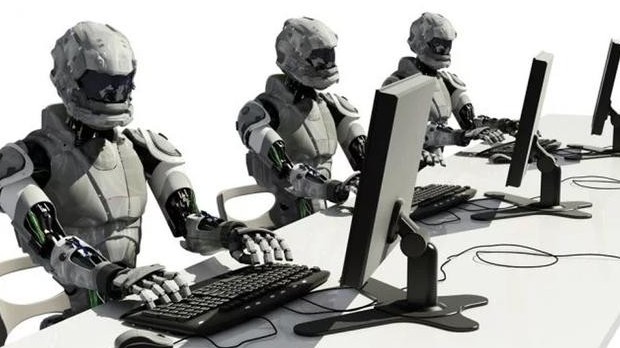 Robot adamdy eńbek naryǵynan yǵystyrýy múmkin