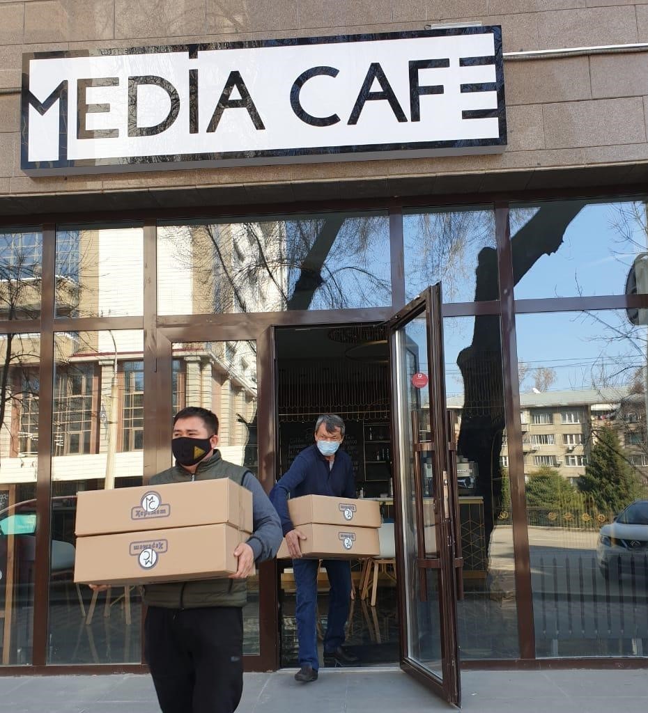 Qazaqstan Medıa Alıansy jýrnalısterdi qoldaý aksııasyn ótkizedi