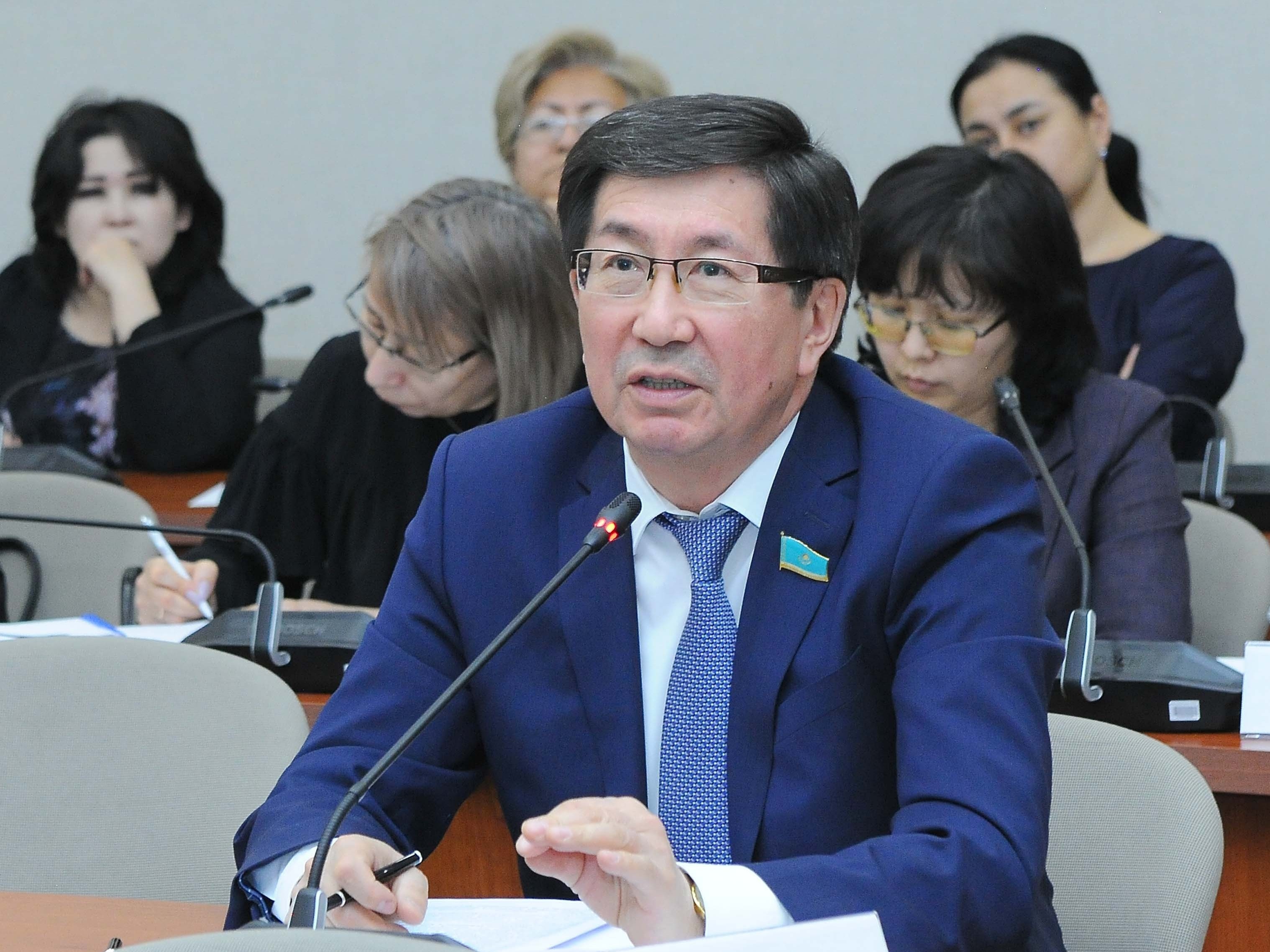 Parlament Májilisinde komıtet tóraǵasy saılandy