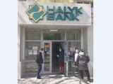 Shymkentte 100-ge jýyq erikti bank bólimshelerinde turǵyndarǵa kómektesýde