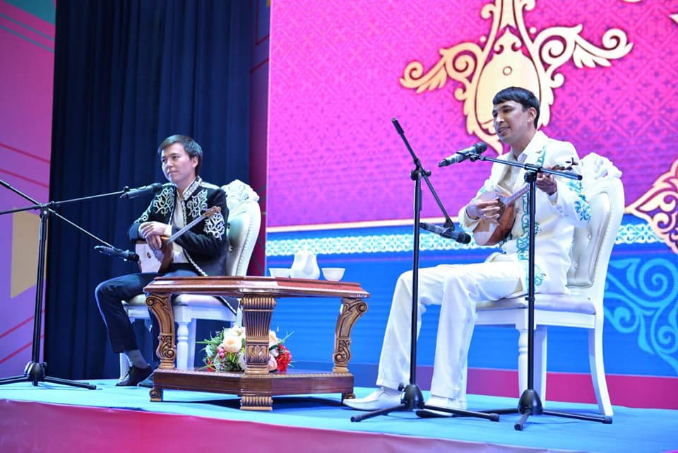 Ulttyq online aıtys ótkizbek