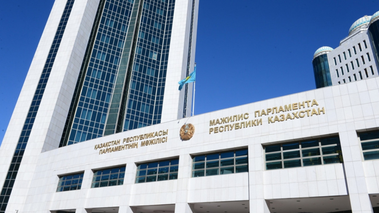 Májilis saılaý jáne saıası partııalarǵa qatysty zań jobalaryn talqylaýdy bastady