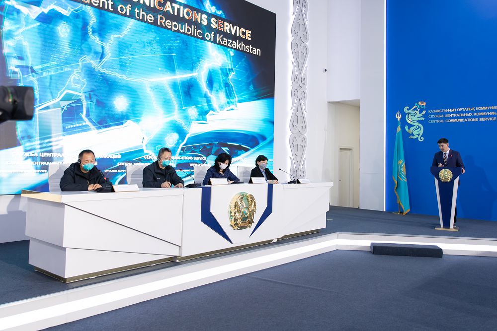 Qytaılyq dárigerler Qazaqstannyń koronavırýspen kúresý sharalaryna oń baǵa berdi