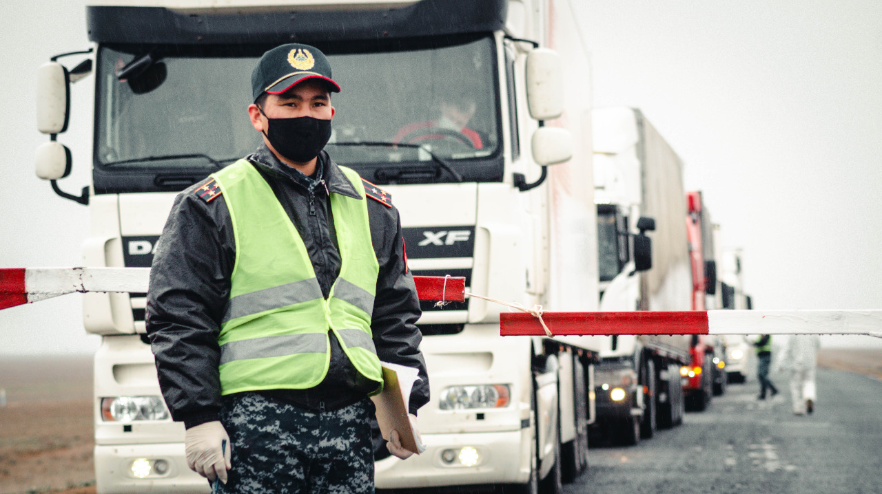 COVID-19: Taǵy da ózbek júrgizýshileri indet juqtyrdy