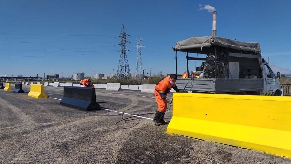 Shymkentte «Saıram-sý» ózenine salynǵan kópir merziminen buryn aıaqtaldy