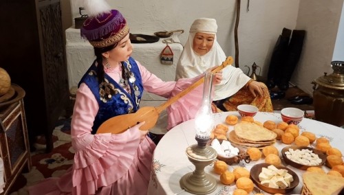 Aqmolanyń halqy arqa-jarqa