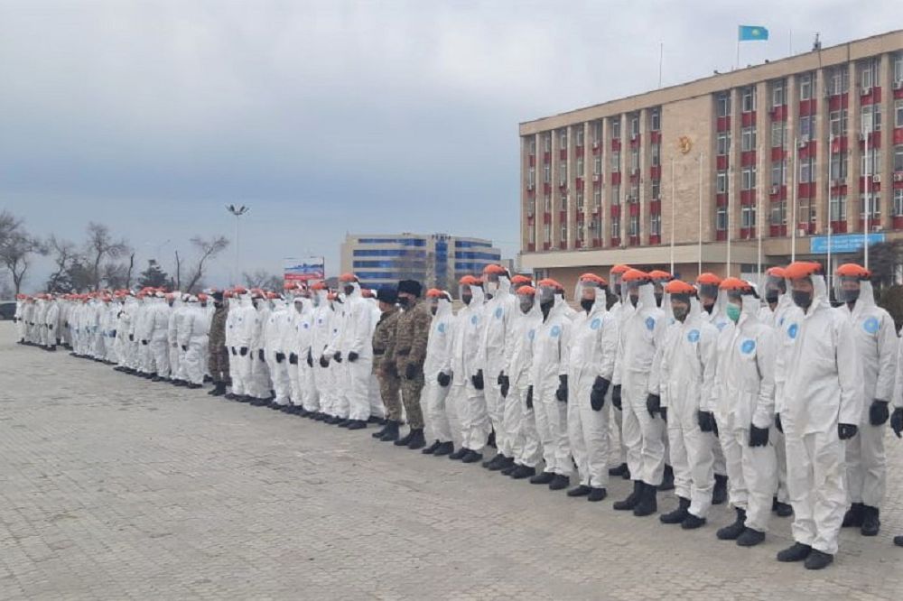 Áskerıler Aqtaý qalasynyń 300 myńnan astam sharshy metrin dezınfeksııalady