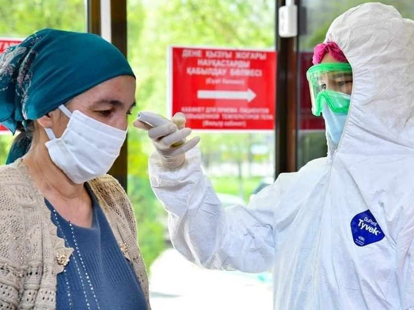 Shymkentte koronavırýs indetimen kúres jumystary qatań baqylaýda  (Sholý)