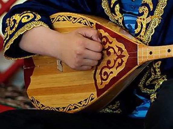 Kókshetaýda jazba aqyndardyń respýblıkalyq onlaın-aıtysy ótedi