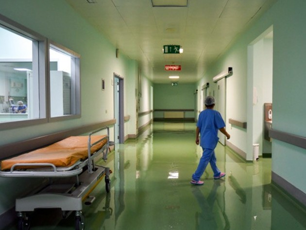 Almatydaǵy №12 aýrýhana dárigerlerine jappaı indet juqtyrǵan kim?