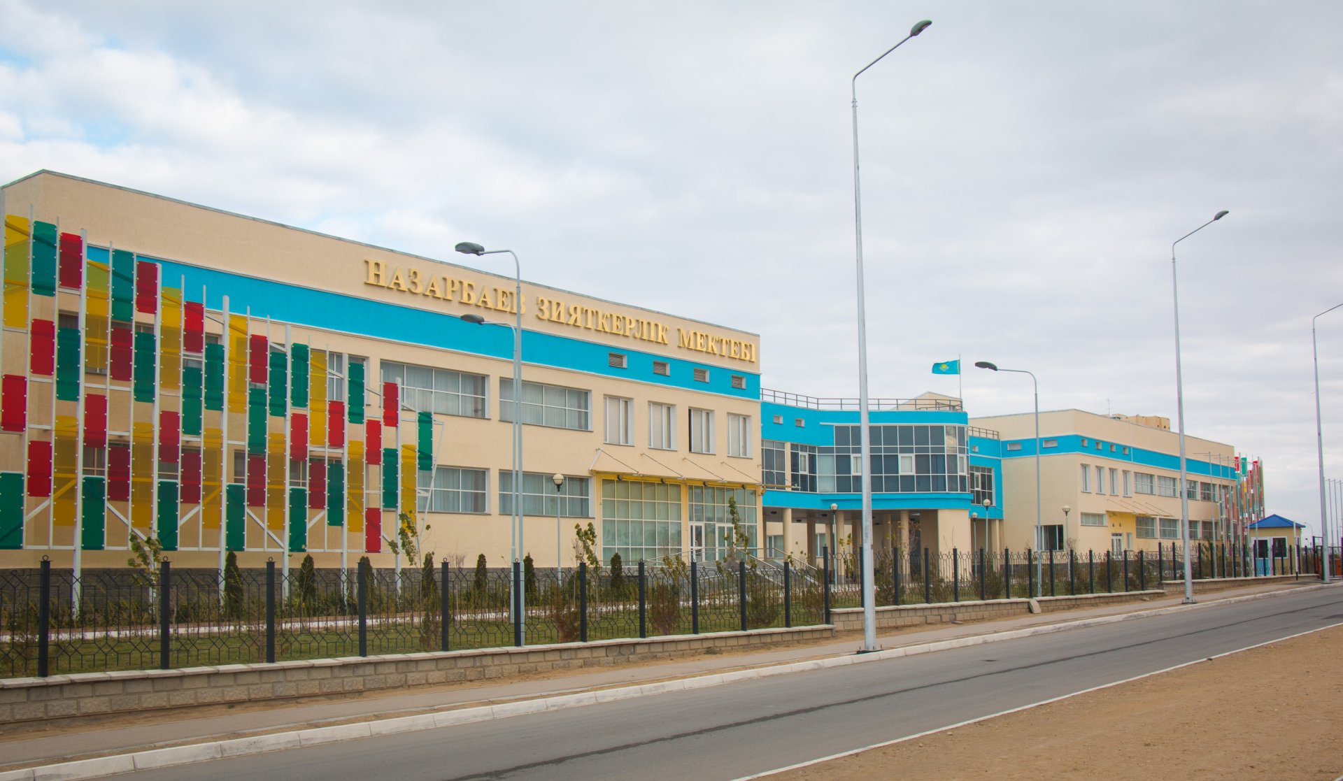 Aqtaýdaǵy zııatkerlik mekteptiń ata-analary maqal-mátel aıtyp jarysýda