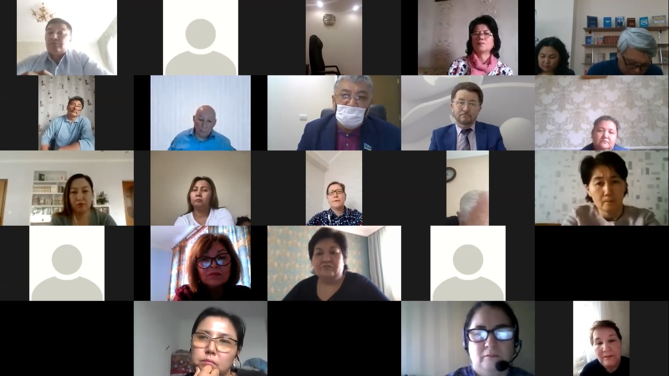 Orfografııalyq jumys tobynyń keńeıtilgen onlaın otyrysy ótti