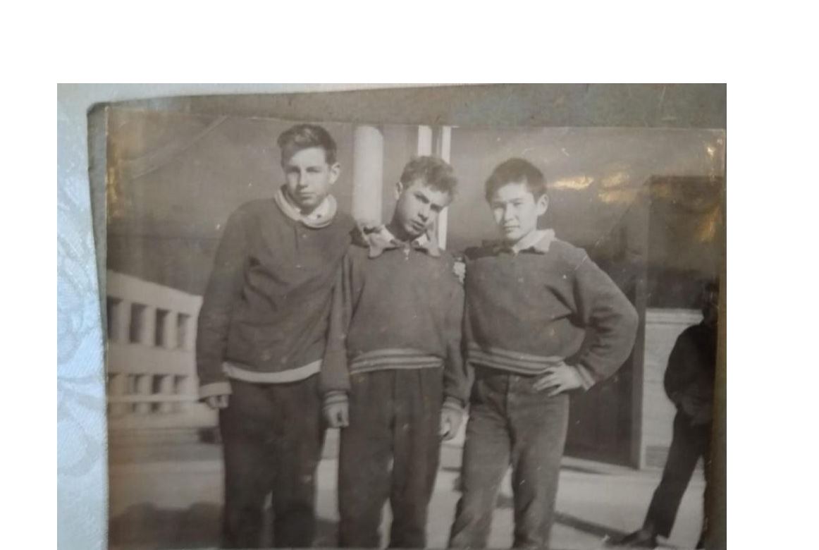 Gagarınmen kezdesken kún