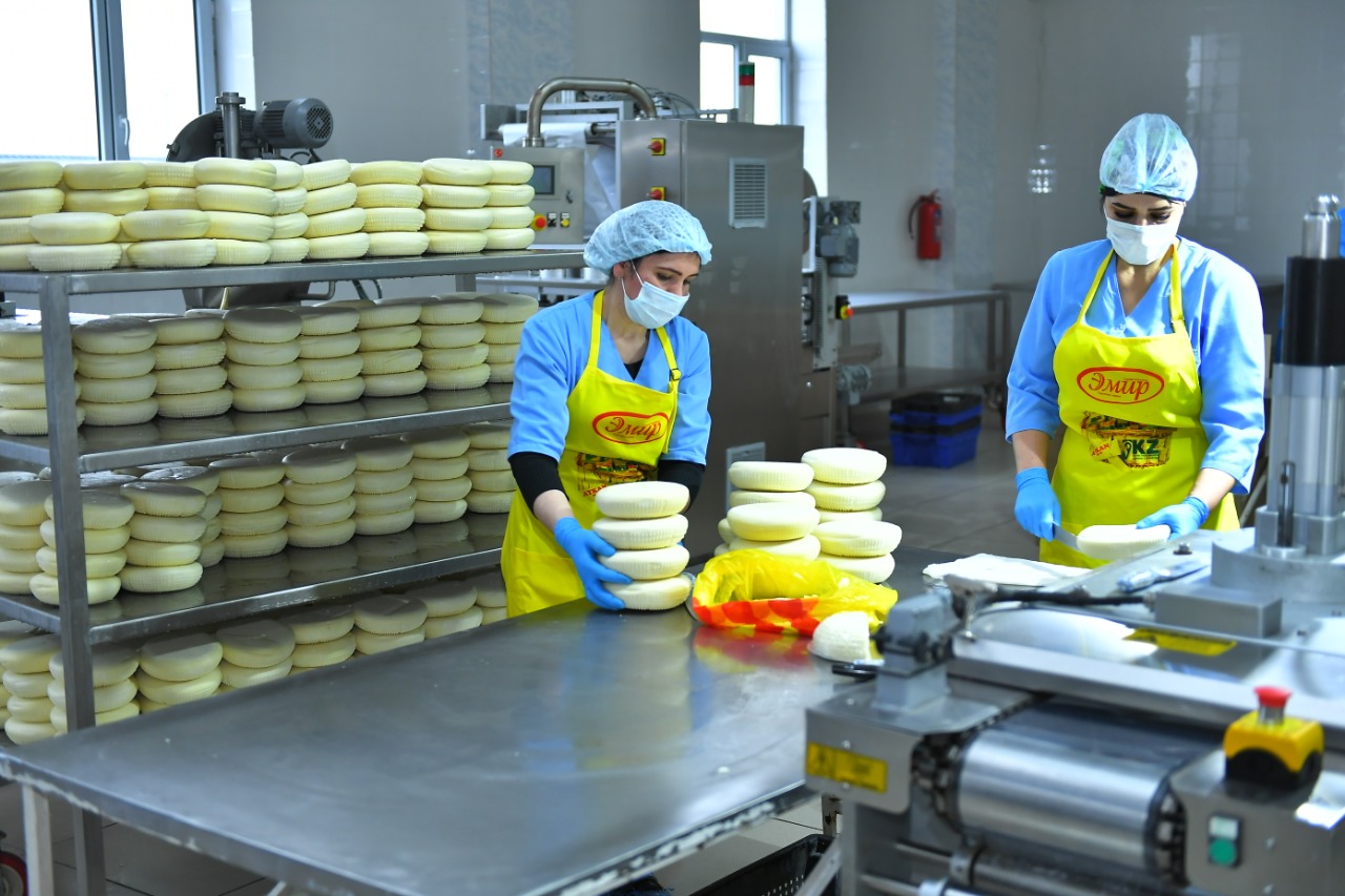 Túrkistan: Seriktestik mıllıon teńgege azyq-túlik taratty