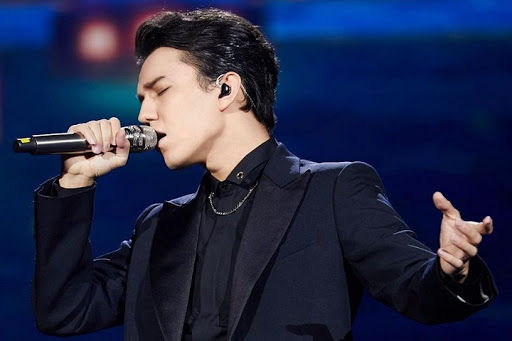 Dımash Qudaıbergen koronavırýs indetine qarsy kúreske án arnady