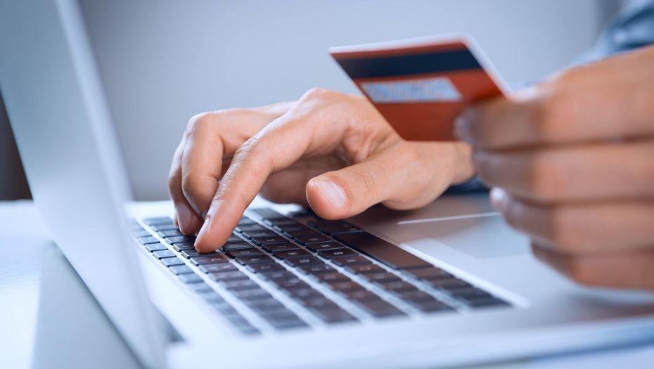 Elektrondy saýda naryǵy bankaralyq komıssııany tómendetýdi qajet etedi