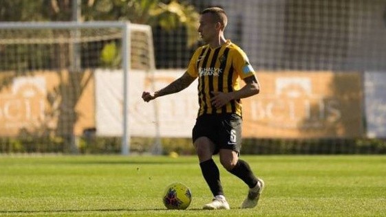 «Qaırat» fýtbolshysy koronavırýspen kúreske qarjy bóldi