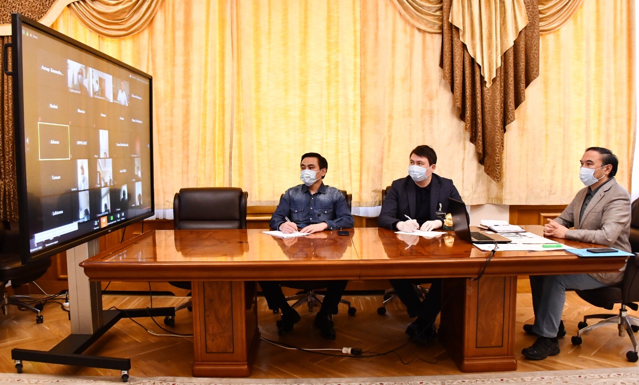 Almaty: Erjan Babaqumarov OQKA máselesimen onlaın-kezdesý ótkizdi