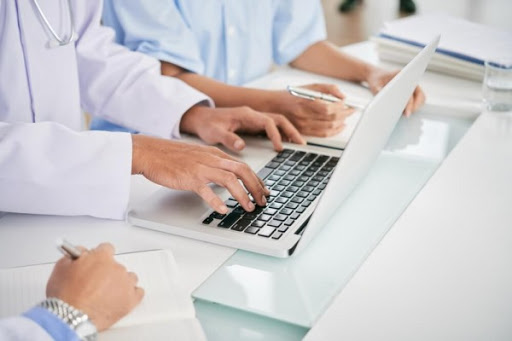 Ǵalymdar tótenshe jaǵdaı kezinde fermerlerge arnalǵan onlaın-keńes ótkizýde ⠀