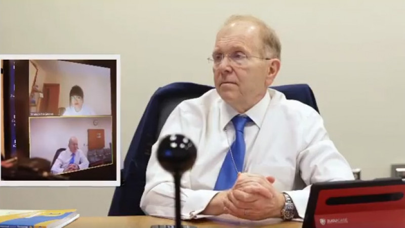 AQSh elshisi qazaqsha úırenip jatyr