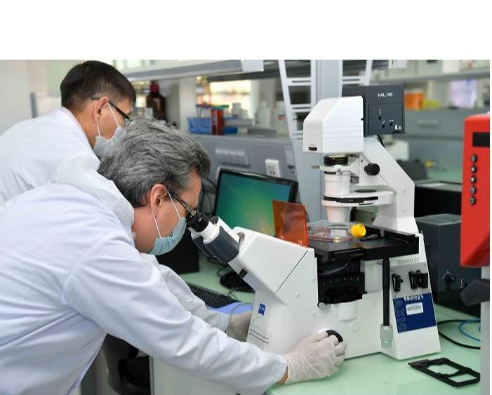 COVID-19: Bizge vaksına kerek pe, álde dári kerek pe?