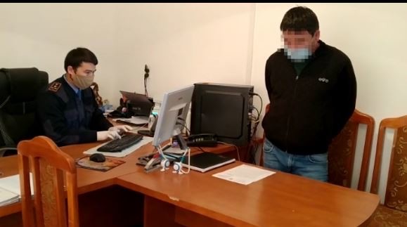 Túrkistan: Bılik ókilderine kúsh qoldanǵan kúdikti qamaýǵa alyndy