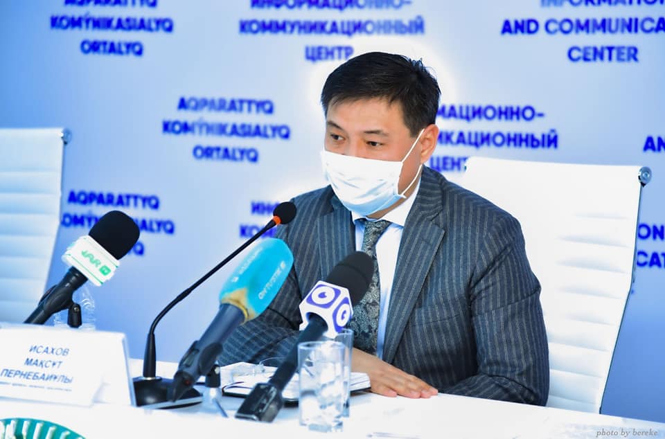 Shymkentte koronavırýs indetimen kúresýshi dárigerlerdi arnaıy avtobýspen tasymaldaýda