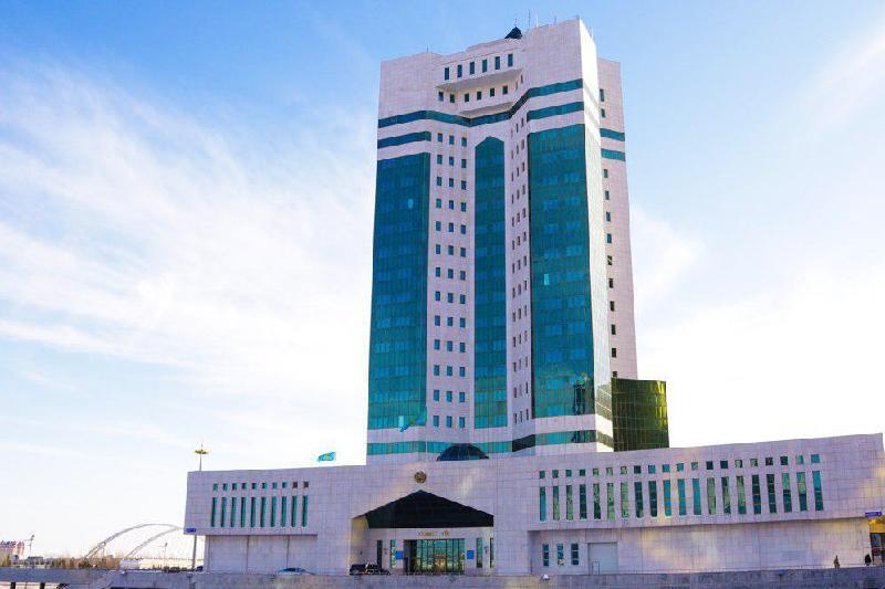 «Úzdik pedagog» ataǵyn ıelenýshige syıaqy tóleý qaǵıdalary bekitildi