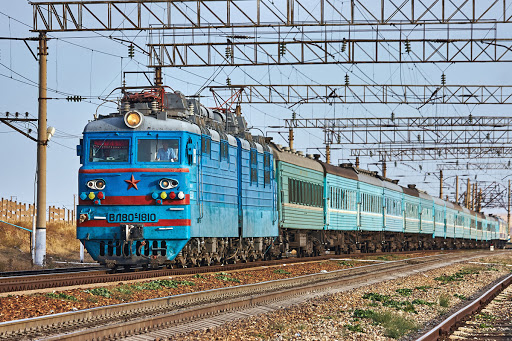 Poıyz jolaýshylary bıometrııalyq sáıkestendirýden ótedi