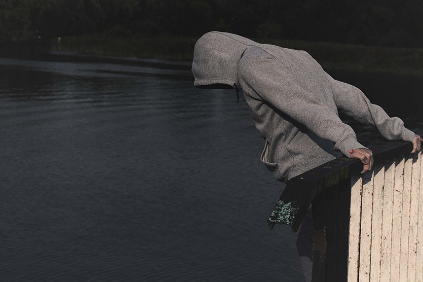 Atyraý: Kópirden sekirýge oqtalǵan azamat qutqaryldy