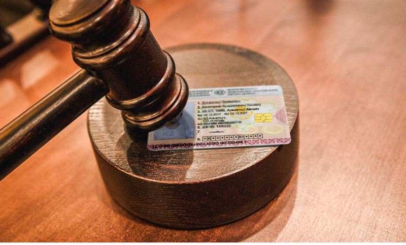 Qyzylorda: Jeti jylǵa kólik basqarý quqyǵynan aıyryldy