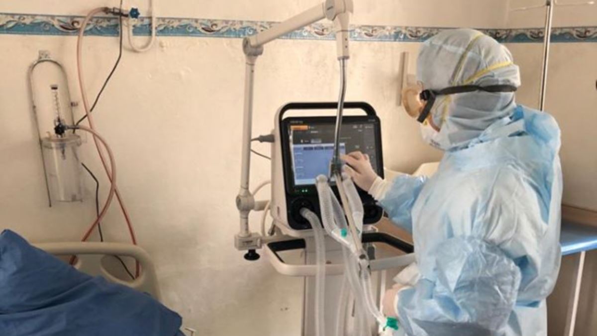 Aqtaýda koronavırýs juqtyrǵan júkti áıel qyz bosandy