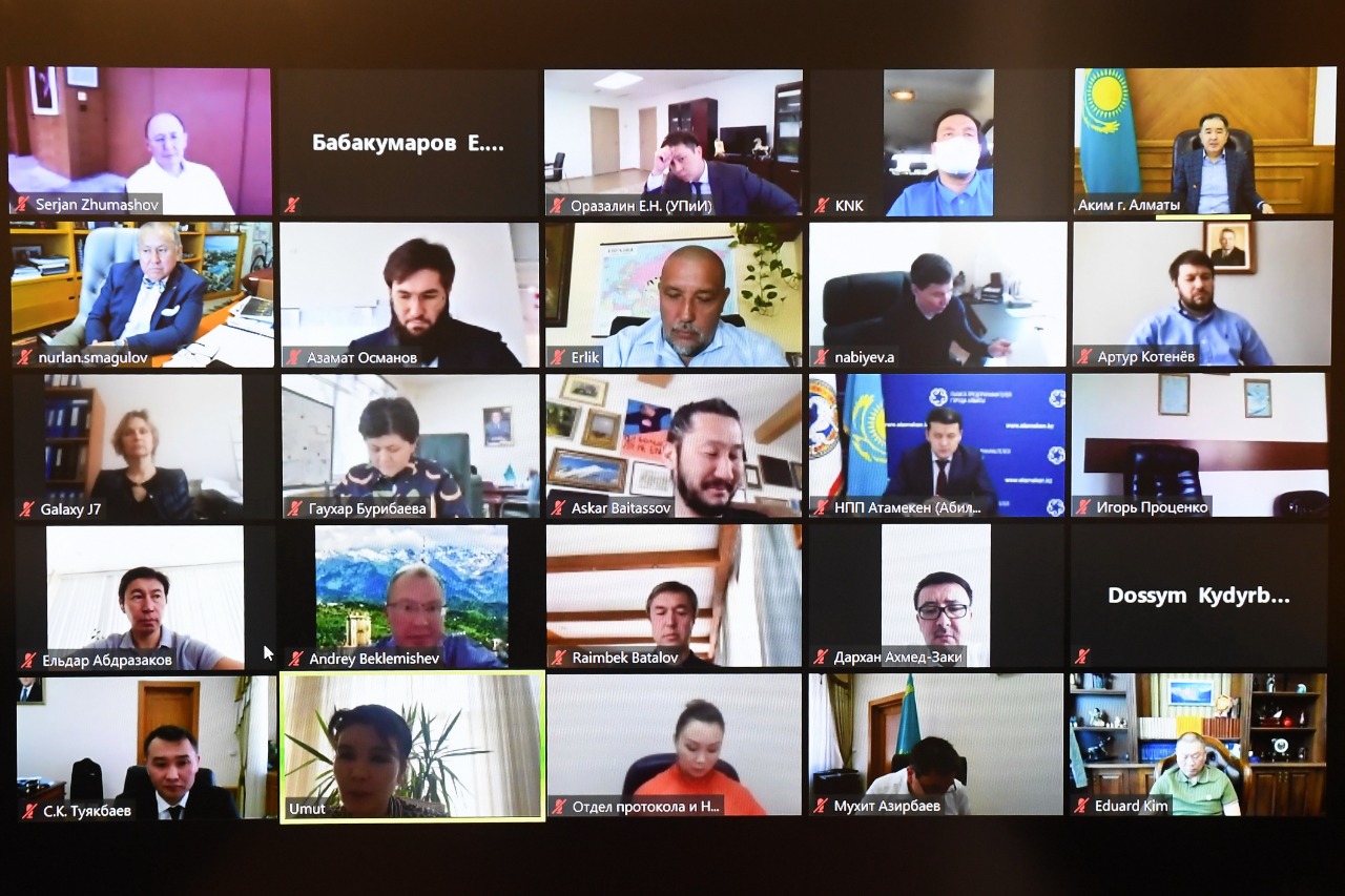 Almaty ákimi kásipkerlermen keńes ótkizdi