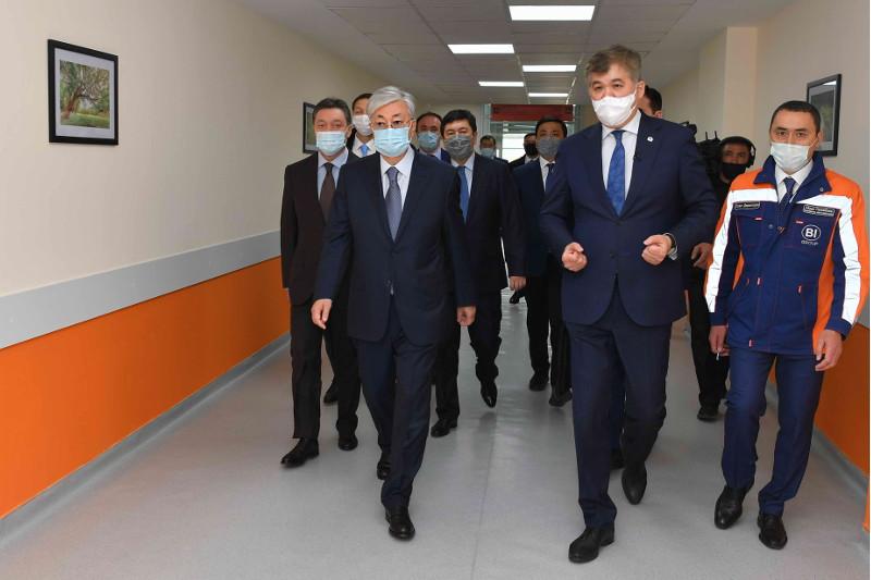 Prezıdent Nur-Sultan qalasyndaǵy modýldi juqpaly aýrýlar aýrýhanasyna bardy