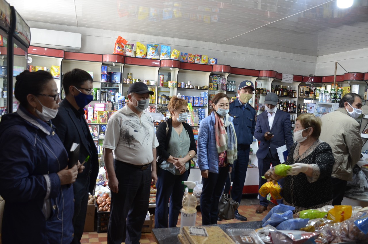 Shyǵys Qazaqstan: Kókpekti aýdanynda jeti dúken ıesine aıyppul salyndy