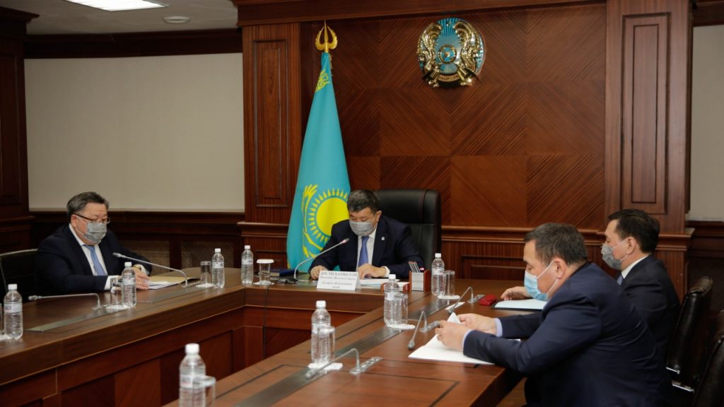 Mahambet Dosmuhambetov: Sybaılas jemqorlyqtyń tamyr jaıýyna jol bermeý kerek