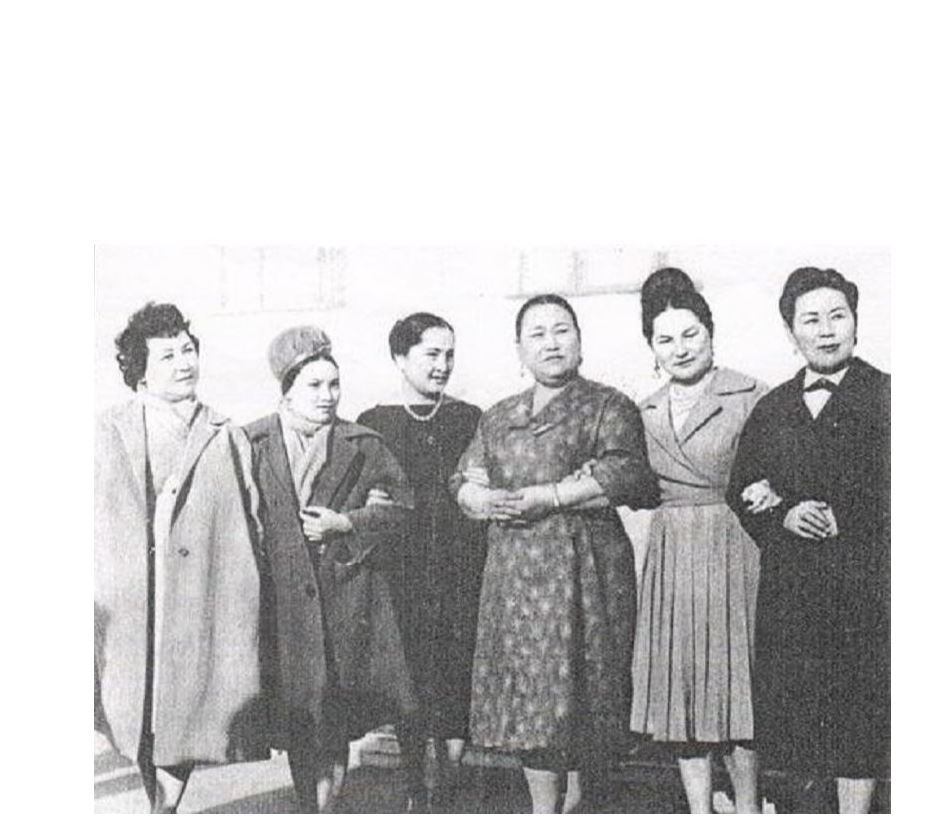 Qazaq qyzdarynyń ánshilik mádenıeti