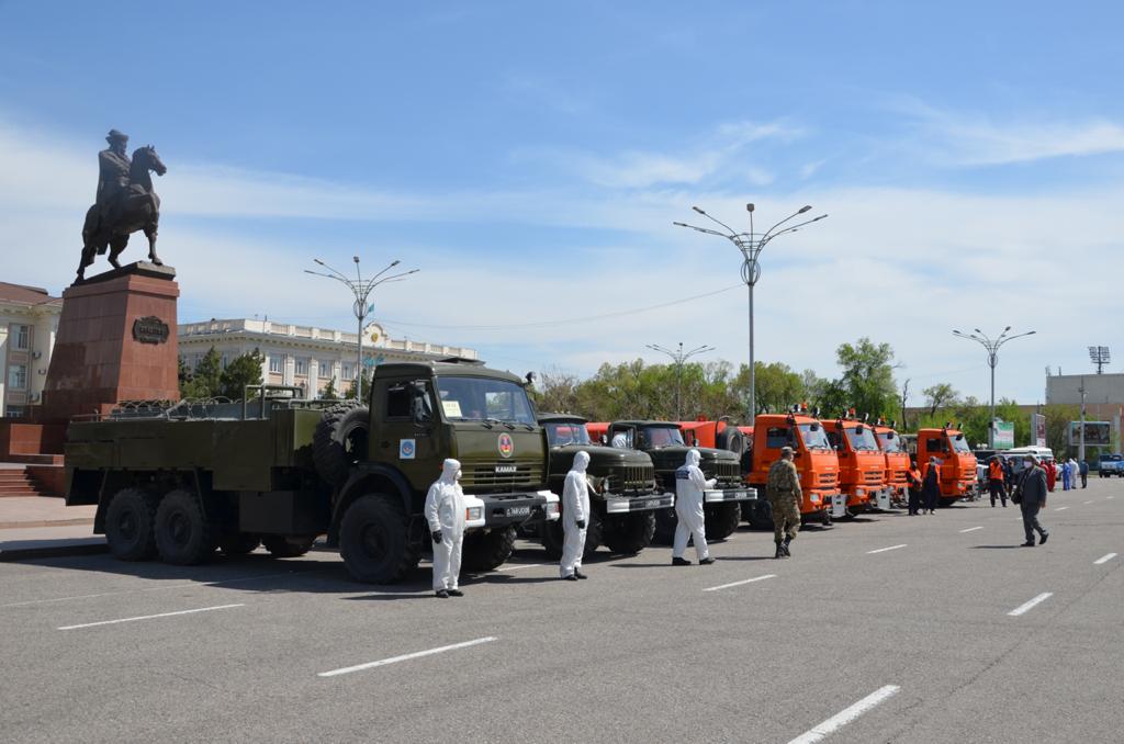 Jambylda dárigerler, polıseıler men áskerıler test tapsyrady