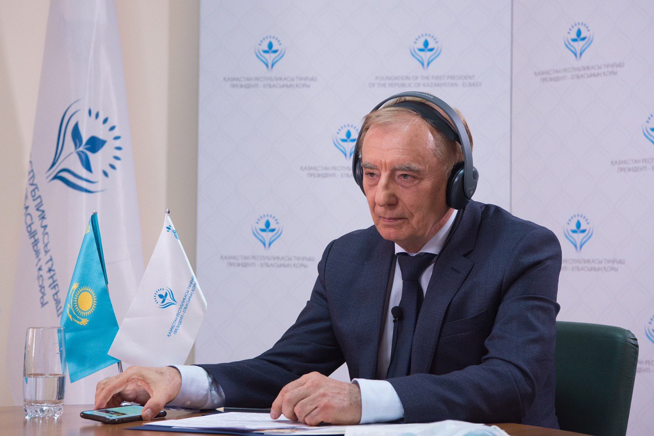 «Konstıtýsııalyq negiz jáne saıası praktıka» taqyrybynda onlaın-konferensııa ótti