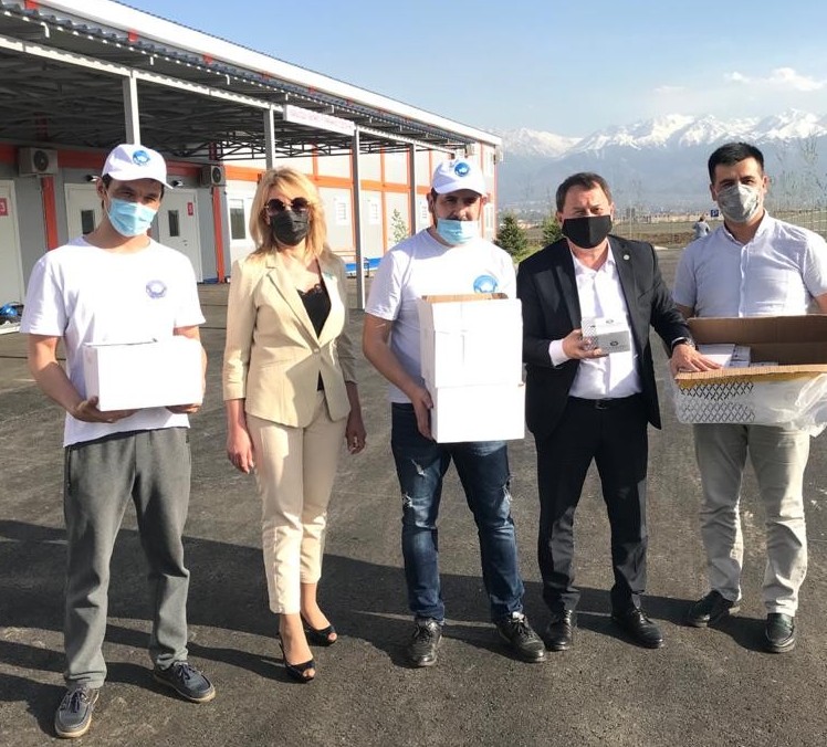 Biz birgemiz: QHA jańa gospıtalge 350 elektrondyq termometr syılady