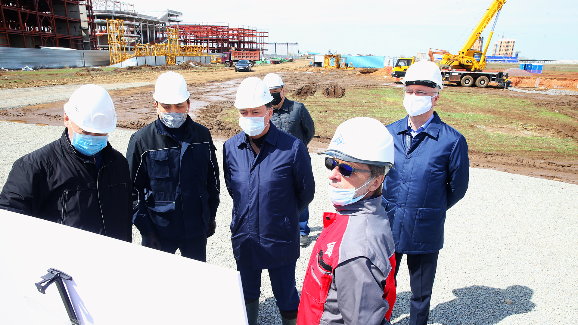 Asqar Mamın elordadaǵy turǵyn úı qurylysynyń barysymen tanysty