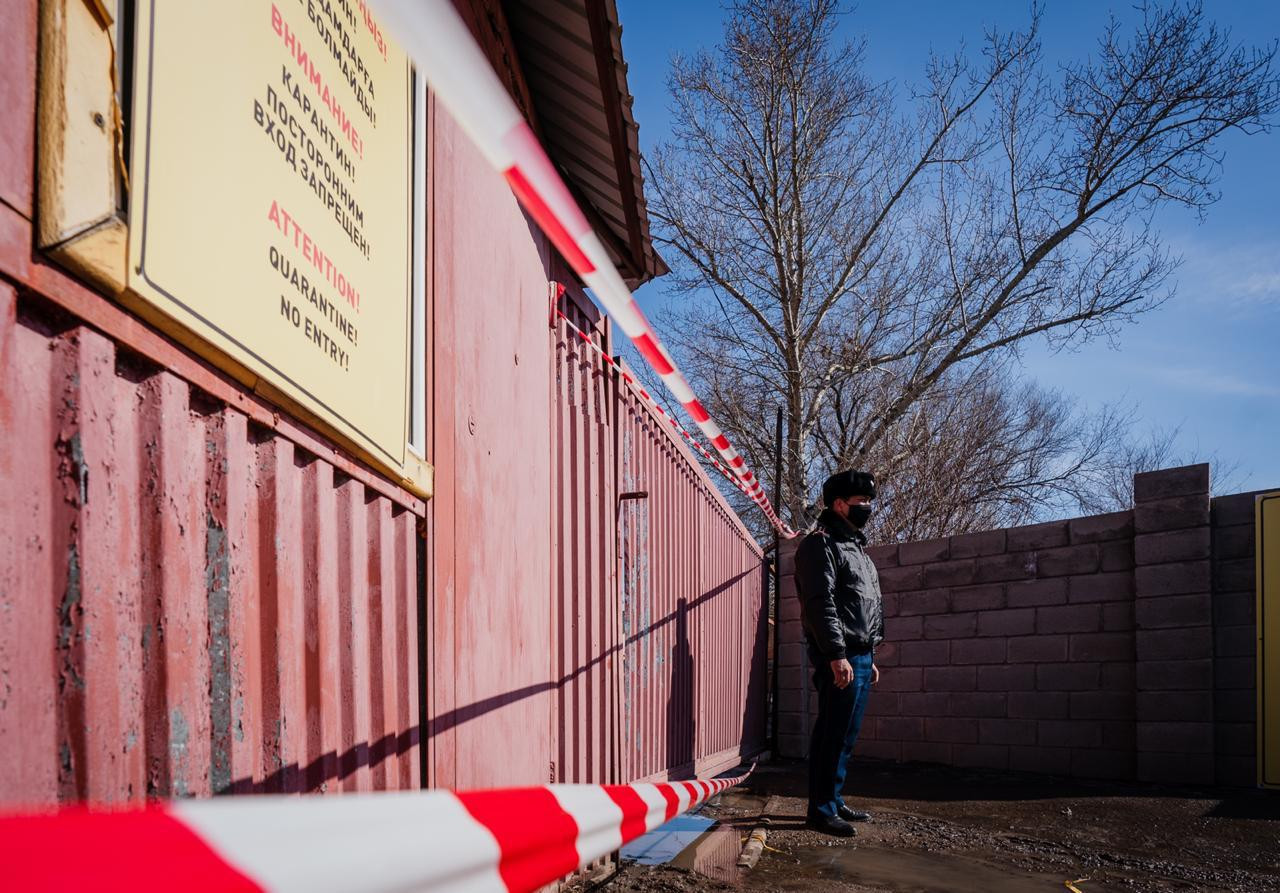 Nur-Sultanda turǵyn úı keshenderiniń eki kireberisi karantınge jabyldy