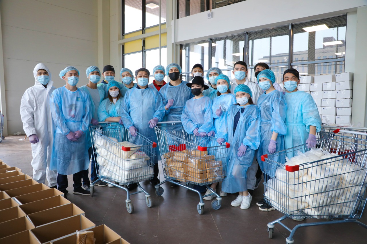 Eriktiler azyq-túlik sebetterimen qamtamasyz etýdi jalǵastyrýda